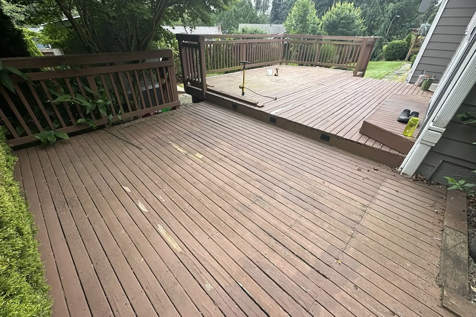 The old rotting deck. Time to go!